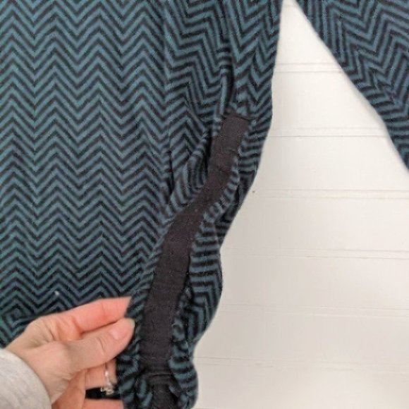 A Pea in the Pod Black/Green Off-Shoulder Sweater - Picture 5 of 5